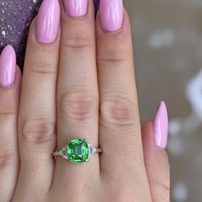 Anillo de boda de platino 950 corte radiante diamante tsavorita granate cultivado en laboratorio 3,84 quilates Foto 1 de 4