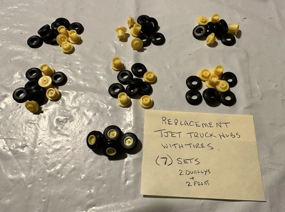 AURORA SLOT CAR T-JET TRUCK NEUMÁTICOS COMPUESTOS DE SILICONA EN LLANTAS AMARILLAS 7 juegos de (4) Foto 1 de 1