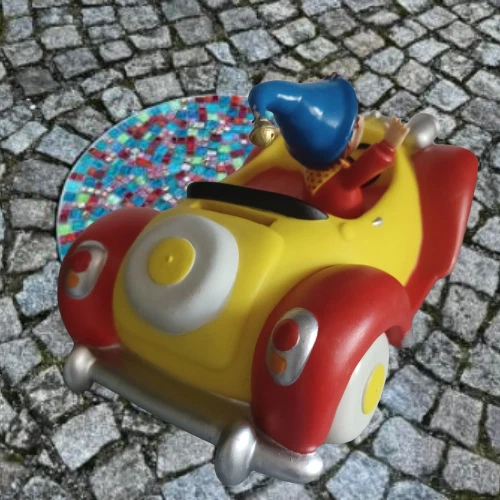 Tirelire - Figurine Oui-Oui avec véhicule Vroum - (21 x 13 x 10 cm) - TBE - - Photo 1/1