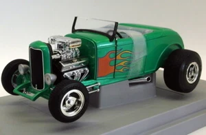 Ertl 1/18 Scale Diecast - 7850 '32 Ford Street Rod Green - Picture 1 of 4