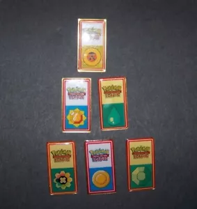 Pines/insignias originales vintage de la Liga Pokémon (conjunto de 6) ¡incluye los 6 pines! D - Imagen 1 de 2