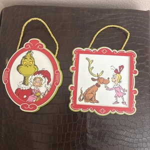 Set di 2 decorazioni natalizie 2021 Dr Seuss Max e Cindy Lou Who legno e grinch - Foto 1 di 19