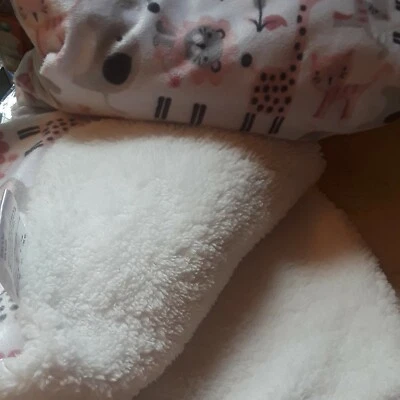 Manta bebé blanco/gris/rosa polar súper suave poli. EXCELENTES animales de safari  Foto 1 de 4