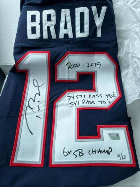 Tom Brady autographed jersey Values - MAVIN