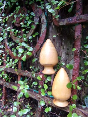 2 remates de madera recuperados de colección de arce ~ torneados a mano ~ jardín ~ arte ~ decoración ~ primitivos de colección Foto 1 de 4