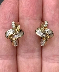 Aretes con clip de diamante simulado de corte baguette de 2 quilates enchapados en oro amarillo de 14 k - Imagen 1 de 5