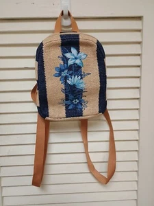 Vera Bradley Mini Stroh Rucksack in Navy Stripe Straw - Bild 1 von 3