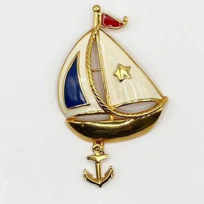 De Colección AVON Velero Dije Esmalte Broche Ancla Estrella Bandera Rojo Blanco Azul Tono Dorado Foto 1 de 4