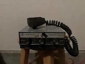 Johnson Messenger 100 CB 6 Channels W/ Microphone Not Tested For Parts or Repair - Picture 1 of 9