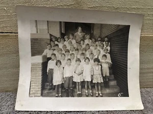 "Imagen de clase escolar vintage en blanco y negro de 10"" X 8""" - Imagen 1 de 3
