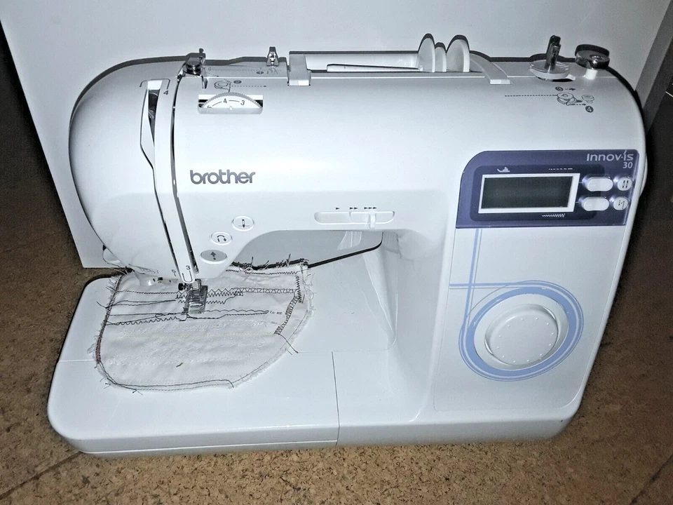 Nähmaschine brother innovis 30 wie neu OHNE Fußpedal/Stromkabel desh wie defekt - Bild 1 von 3