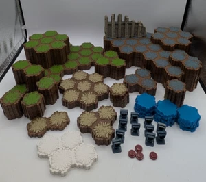 GROSSES 350+ Hexes Heroscape Gelände Set - Sand Gras Felsen Ruine Schnee Wasser - Bild 1 von 8