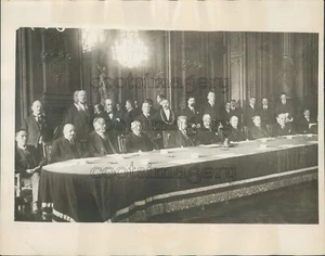 1924 Press Photo Member of League of Nations at Table 1920s - Picture 1 of 2