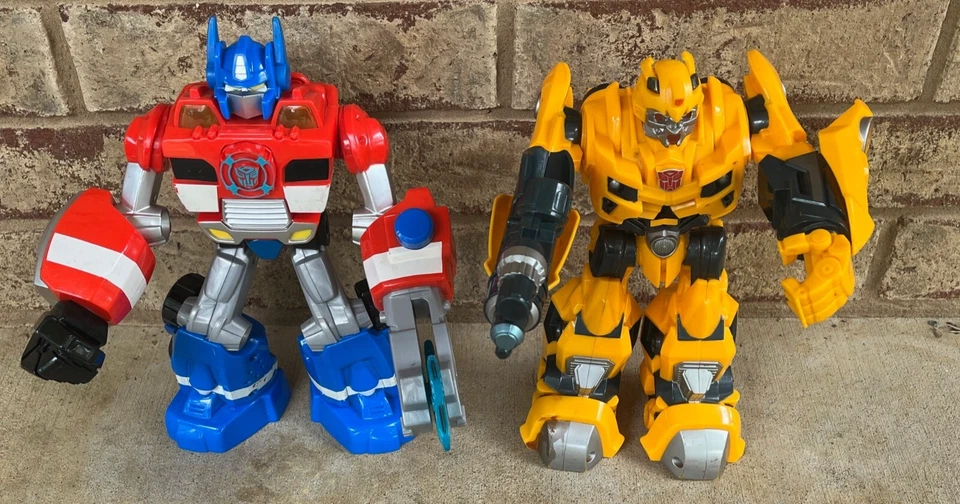 Transformers Lot Optimus Prime 2012 & Bumble Bee 2009' Lights/Talking-Works - Image 1 of 4