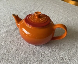 new LE CREUSET 22 Oz Small Teapot with Infuser - Volcanic Orange - Picture 1 of 7