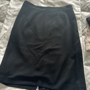 Trina Turk Damenrock Größe 8 schwarz Bleistift Karriere gefüttert versteckter Reißverschluss - Bild 1 von 3