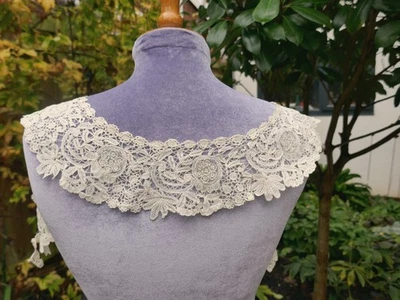 EIN ANTIKER BERTHA-KRAGEN AUS BRÜSSELER HERZOGIN SPITZE - Bild 1 von 4