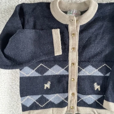 Pomme Framboise Paris Niñas 2 Piezas Tejido Conjunto Argyle Cárdigan y Falda Plisada Foto 1 de 4