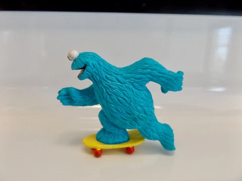 Sesame Street COOKIE MONSTER on Skateboard 2.5" Applause PVC Figure Cover