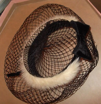 Винтажный Net завуалированный черный бархат и кремовый мех женская шляпа кольцо ~ Halo ~ Fascinator  - Изображение 1 из 4