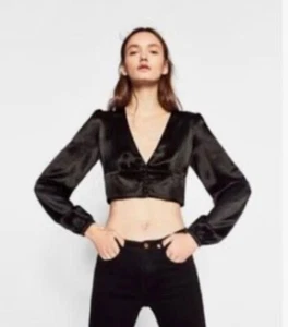 Neu ohne Etikett Zara Cropped-Bluse schwarz Satin Trafaluc Collection S M - Bild 1 von 5