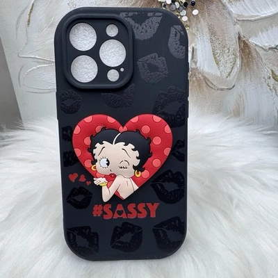 Funda Sassy Betty Boop Negra y Roja Apple iPhone 15 Pro Max Foto 1 de 4