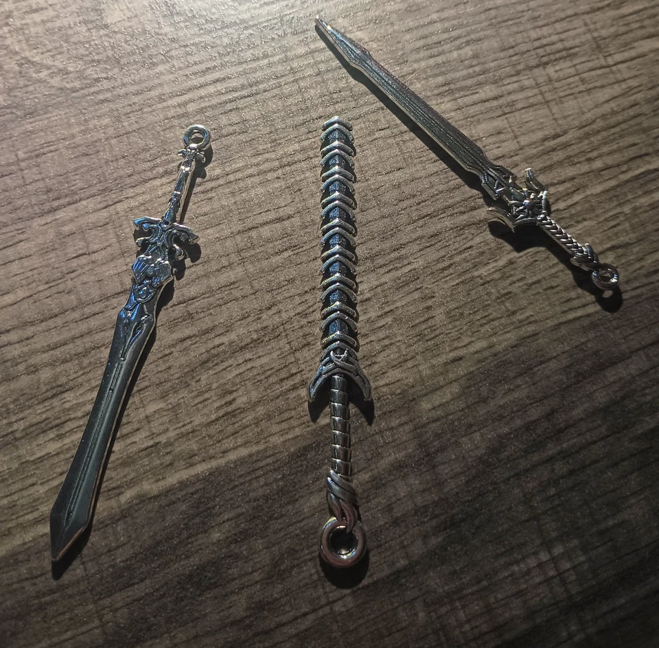 Lote De 3 Colgantes Collar Espada Acero Inoxidable Dije Joyería Artesanía S Foto 1 de 4