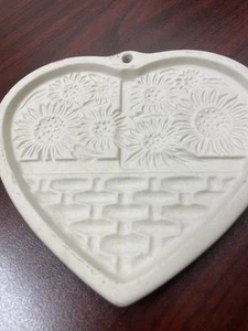 VTG 1994 Pampered Chef 6” Stoneware Sunflower  Basket Heart Cookie Mold USA - Picture 1 of 3