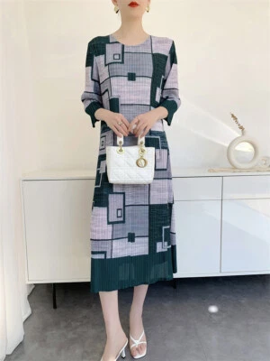 Nuevo Vestido Plisado de Tela Plisada con Estampado Geométrico Plisado Foto 1 de 4