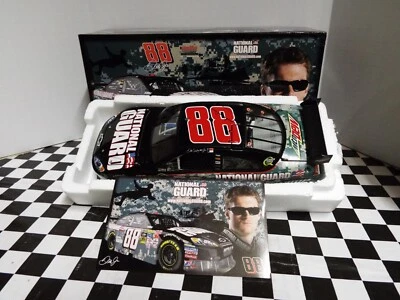 RARO NUEVO EN CAJA 1/24 Acción 2009 Dale Earnhardt Jr. #88 Guardia Nacional Sirviendo a Estados Unidos Foto 1 de 4
