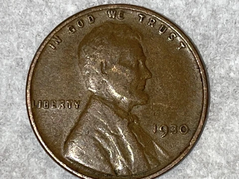 Vintage 1930 Lincoln Wheat Penny - Rare With No Mint Mark Cover
