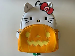 Loungefly Sanri Hello Kitty hält Halloween Kürbis leuchtender Mini Rucksack 95 $ - Bild 1 von 9