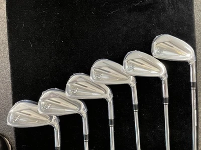 Wilson Dynapower Forged Irons 5-PW Regular Flex Brand New. - Image 1 of 4