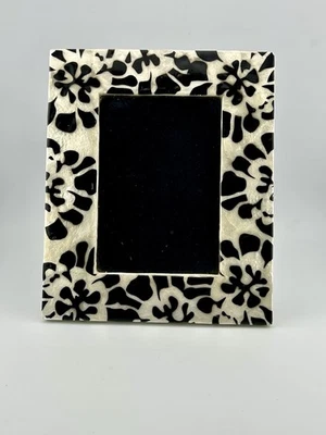 Черно-белая цветочная искусственная перламутровая рамка для картин 3 1⁄2 x 5 дюймов - Изображение 1 из 4