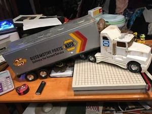 NAPA AUTO PARTS TOY TRUCK AND TRAILER - Picture 1 of 7
