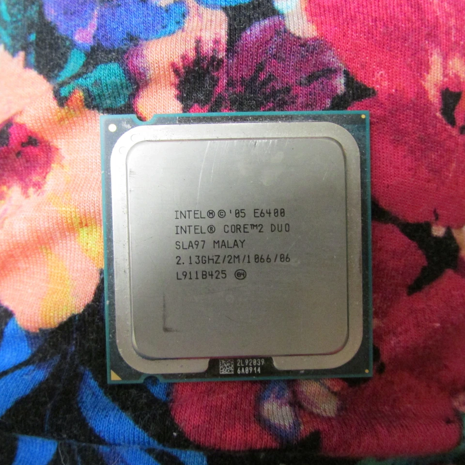 Intel Core 2 Duo E6400 2.13GHz 1066MHz 2MB L2 Cache Socket LGA775 SLA97 - Image 1 of 1