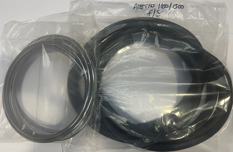 Austin 1100/1300 Front Screen Rubber With Chrome. - Image 1 of 1