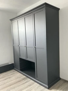 Kleiderschrank mit Schubläden und Kleiderstange - Bild 1 von 2