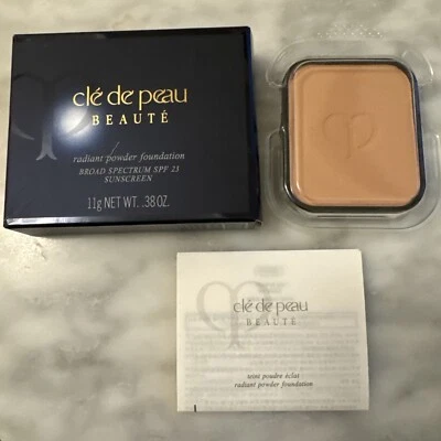 Base en polvo radiante Cle De Peau SPF23 recarga WB20 / WB 20 - 11 g / 0,38 OZ Foto 1 de 4