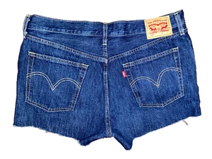 501 LEVI's Button Fly Relaxed Cut Off 100% Cotton Jean Shorts Sz 31 (W34 x L 2) - Picture 1 of 4