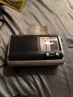 Vintage Emerson Portable AM/FM Weather Band Radio AC or Battery #RP6251 *TESTED - Image 1 of 3