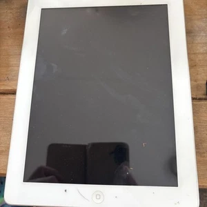 Apple iPad (4th Gen) (A1458) - Silver / 9.7" / 16GB / iOS 10.3.4 - Picture 1 of 2