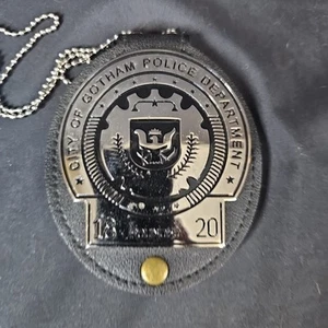 GOTHAM CITY POLICE BATMAN Dark Knight Movie - Prop Replica Metal Badge w/Holder - Picture 1 of 6