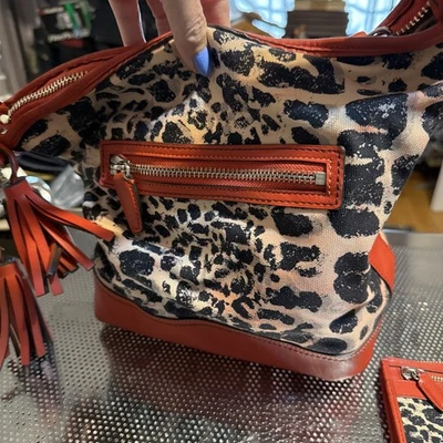 Bolso de hombro Coach de cuero con estampado animal ocelote de colección con billetera a juego. Foto 1 de 4