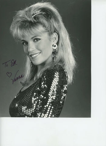 VANNA WHITE AUTOGRAPH 8X10 PHOTO Cover