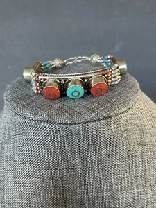Tibetisches Silber Nepal Handarbeit Türkis Koralle Armband Intarsien Kunsthandwerk Neu - Bild 1 von 6