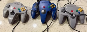 N64 Nintendo 64 Controllers Bundle Lot of 3 OEM Gray Gray Blue Loose Sticks - Picture 1 of 4