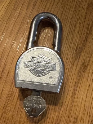 Candado maestro Harley Davidson edición limitada #220 con llave vintage (2) Foto 1 de 4