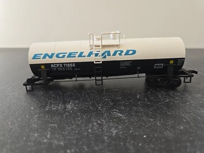 Atlas HO 1702 Engelhard Tank Car DAMAGED - Image 1 of 4