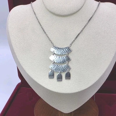 "Collar Brighton Nuevo con Etiquetas Marrakech Soleil 20"" Tono Plateado Martillado Gota Colgante"  Foto 1 de 4